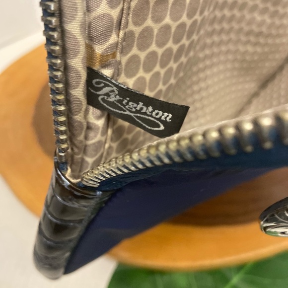 Brighton IPAD Zippered Pocketed Case - Picture 8 of 12